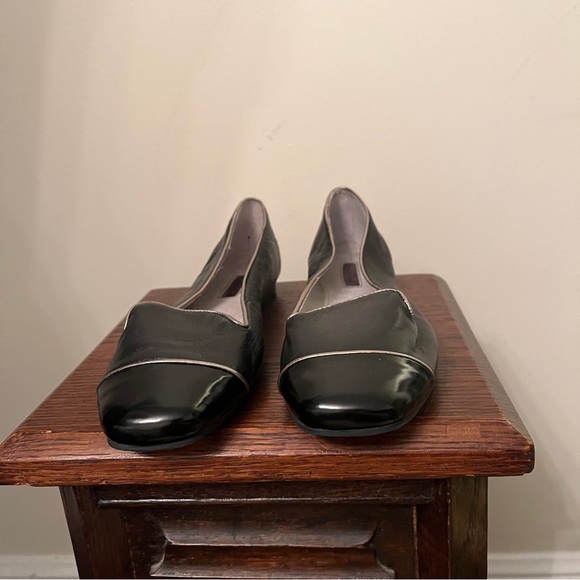 Tahari Caroline Black Leather Patent Cap Toe Loafer Flats - Picture 4 of 8